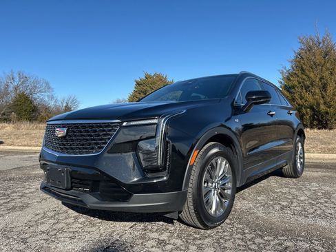 Used 2025 Cadillac XT4 Premium Luxury image 1