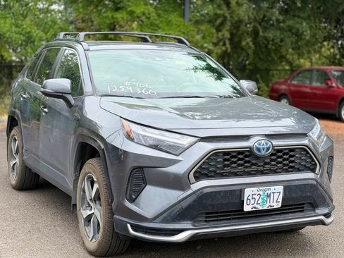 Used 2024 Toyota RAV4 SE w/ Weather & Moonroof Package AWD/4WD image 7