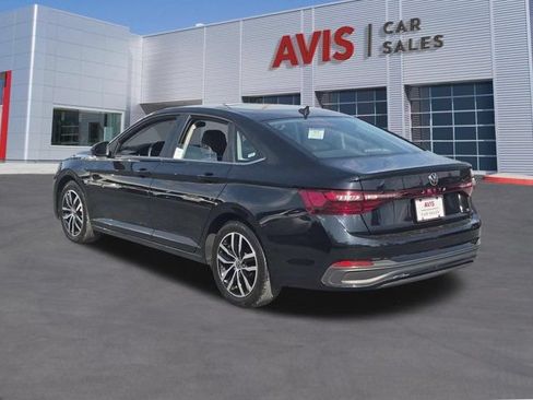 Used 2025 Volkswagen Jetta SE FWD image 9