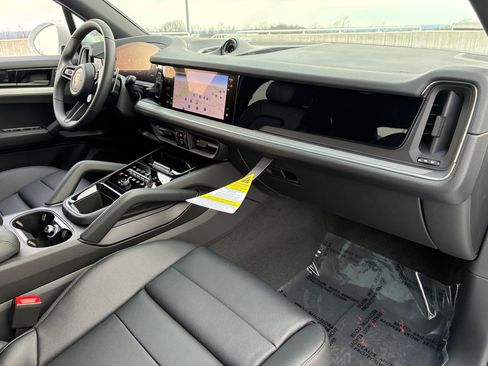 New 2026 Porsche Cayenne image 22