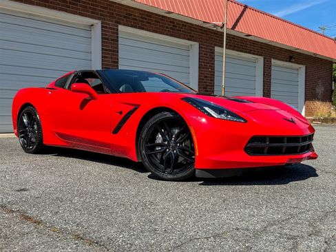 Used 2019 Chevrolet Corvette Stingray Coupe w/ Carbon Flash Badge Package RWD image 28