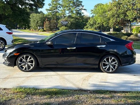 Used 2019 Honda Civic Touring image 4