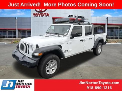 Used 2020 Jeep Gladiator Sport w/ Quick Order Package 24S AWD/4WD image 2