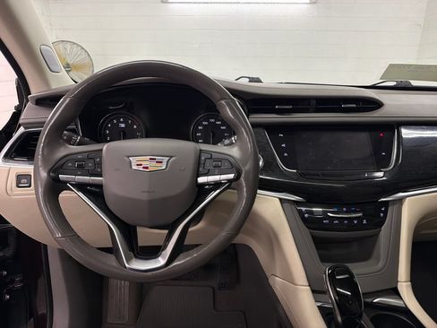 Used 2020 Cadillac XT6 Premium Luxury FWD image 10