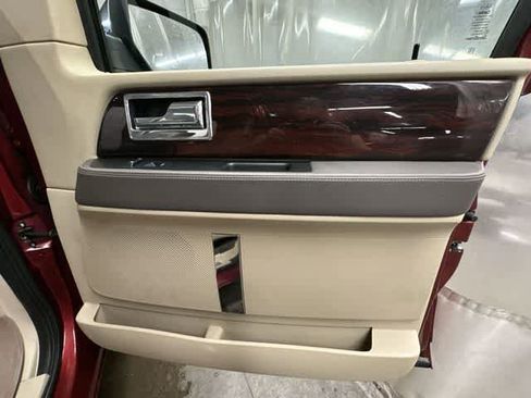 Used 2015 Lincoln Navigator 4WD w/ Equipment Group 101A Reserve image 25