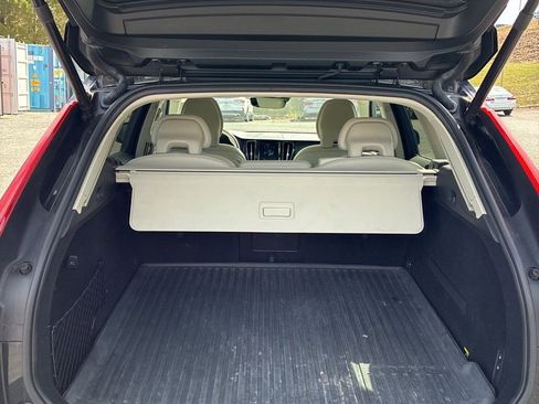 Used 2019 Volvo XC60 T5 Inscription w/ Protection Package Premier image 14