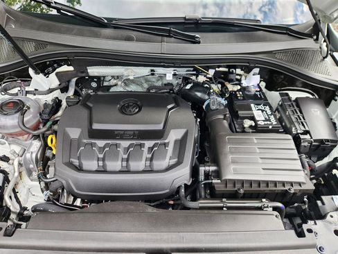 Certified 2024 Volkswagen Tiguan S image 10