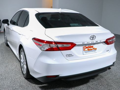 Used 2020 Toyota Camry LE FWD image 9