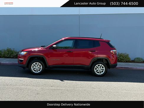 Used 2018 Jeep Compass Sport AWD/4WD image 3