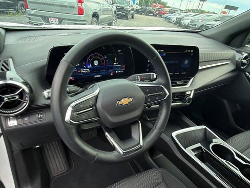 Used 2025 Chevrolet Equinox LT w/ Safety and Technology Package FWD image 24