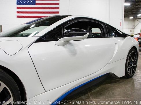 Used 2016 BMW i8 image 20