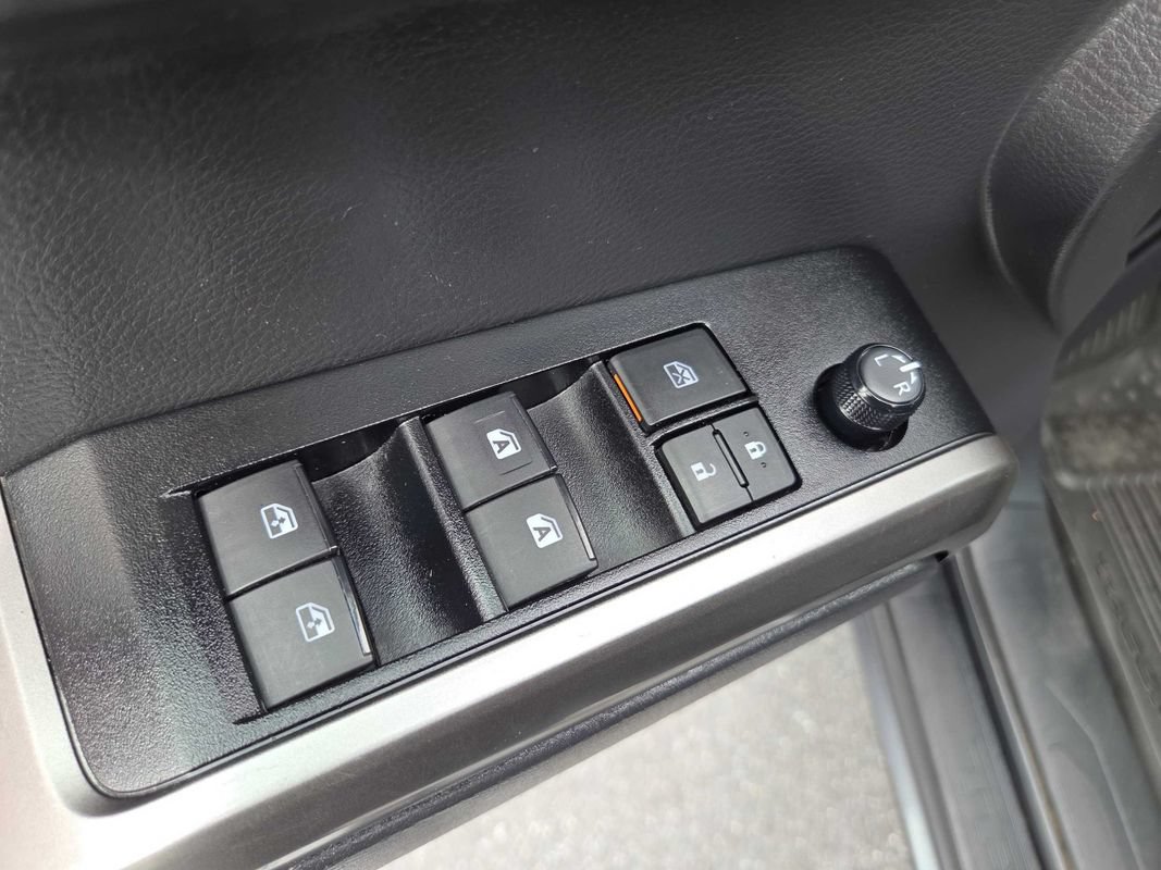 Used 2023 Toyota Tacoma SR5 AWD/4WD image 16