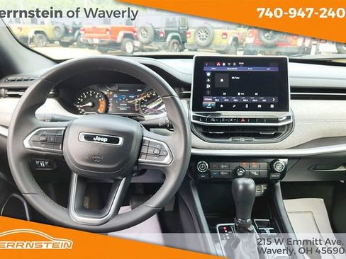 Used 2024 Jeep Compass Latitude AWD/4WD image 6