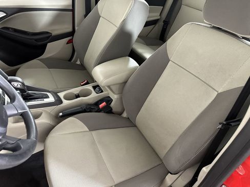 Used 2014 Ford Focus SE FWD image 17