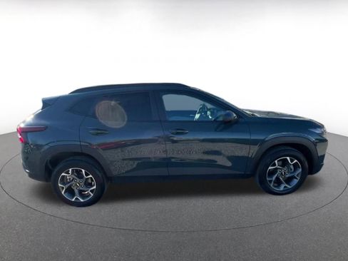 Used 2025 Chevrolet Trax LT image 16