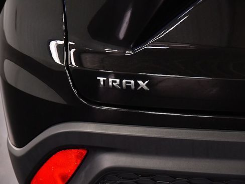 Used 2024 Chevrolet Trax LT w/ Driver Confidence Package FWD image 9