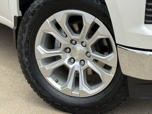 Used 2023 Chevrolet Silverado 1500 LTZ w/ Technology Package AWD/4WD image 33