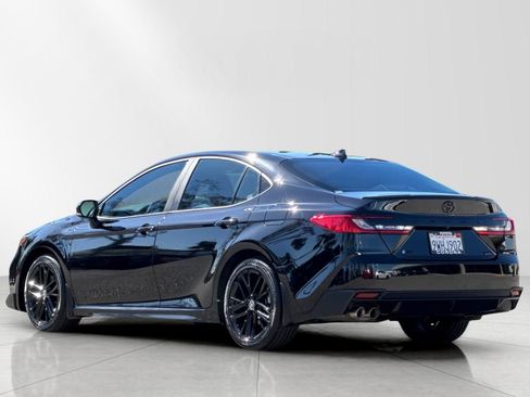 Used 2025 Toyota Camry SE w/ Convenience Package FWD image 5