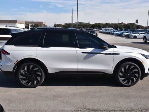 New 2026 Lincoln Nautilus Reserve w/ Jet Appearance Package image 5