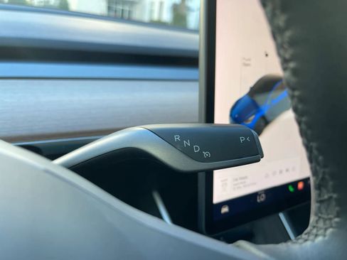 Used 2024 Tesla Model Y Long Range AWD/4WD image 39