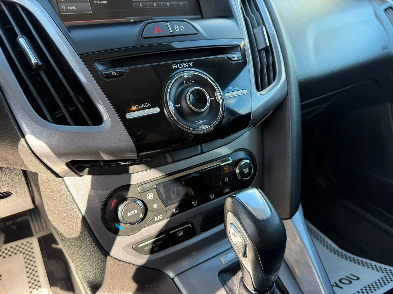 Used 2014 Ford Focus Titanium FWD image 19