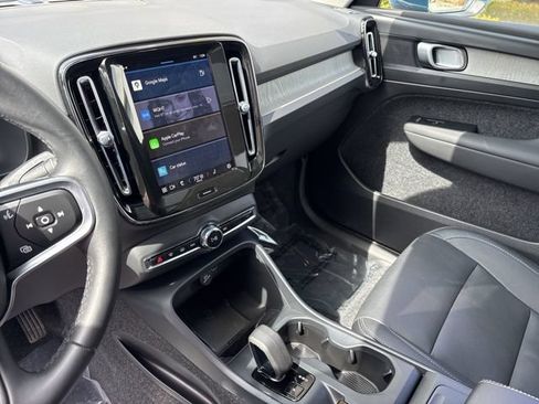 Used 2025 Volvo XC40 B5 Core AWD/4WD image 19