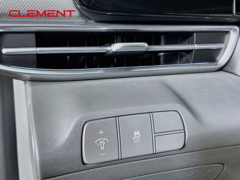 Used 2025 Hyundai Elantra SEL FWD image 13