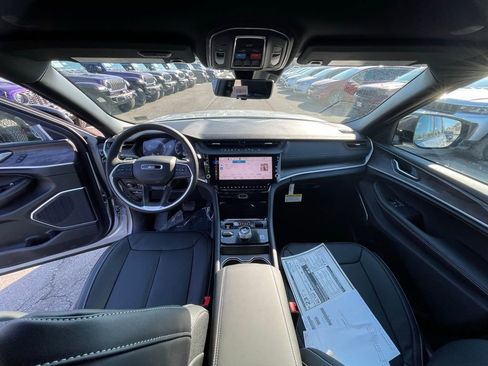 New 2026 Jeep Grand Cherokee Limited image 3