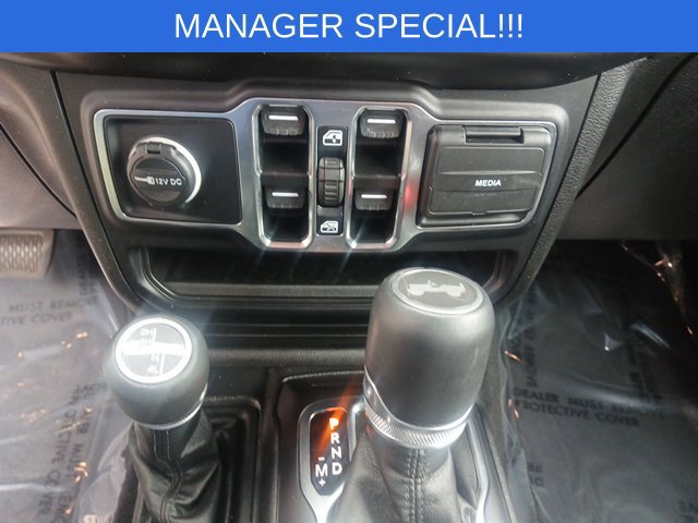 Used 2023 Jeep Wrangler Unlimited Sahara AWD/4WD image 32