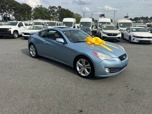 Used 2011 Hyundai Genesis 3.8 image 11