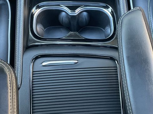 Used 2025 Chrysler Pacifica Limited FWD image 19