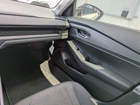 Used 2025 Honda Accord SE image 13