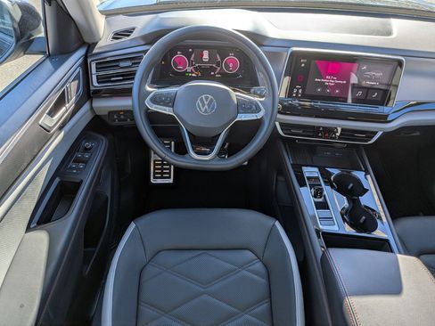 Used 2025 Volkswagen Atlas Peak Edition SE image 31