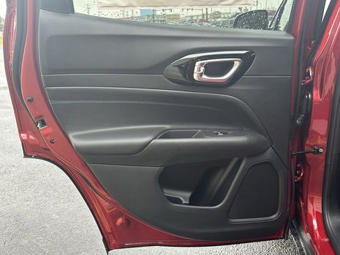 New 2026 Jeep Compass Latitude image 13