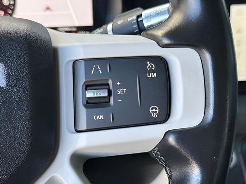 Used 2020 Land Rover Defender 110 First Edition image 40