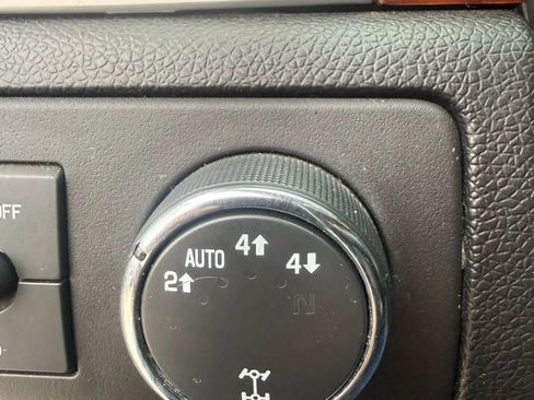 Used 2009 Chevrolet Suburban LT image 13