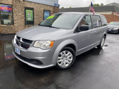 Used 2018 Dodge Grand Caravan SE w/ UConnect Hands-Free Group