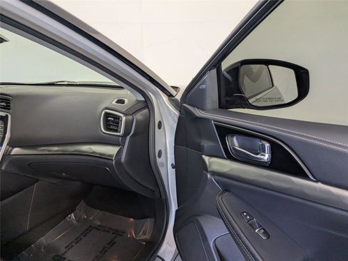 Used 2023 Nissan Maxima SV w/ Floor Mat Group image 4