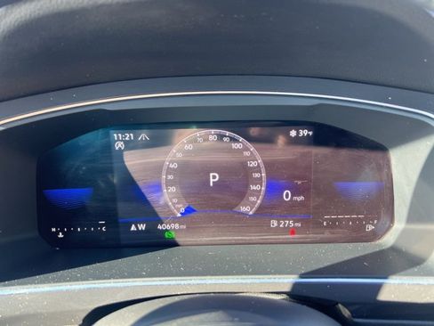 Used 2022 Volkswagen Tiguan SE w/ Panoramic Sunroof Package image 8