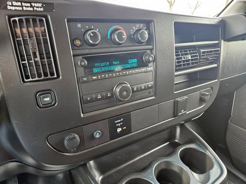 Used 2024 GMC Savana 2500 w/ Driver Convenience Package image 17