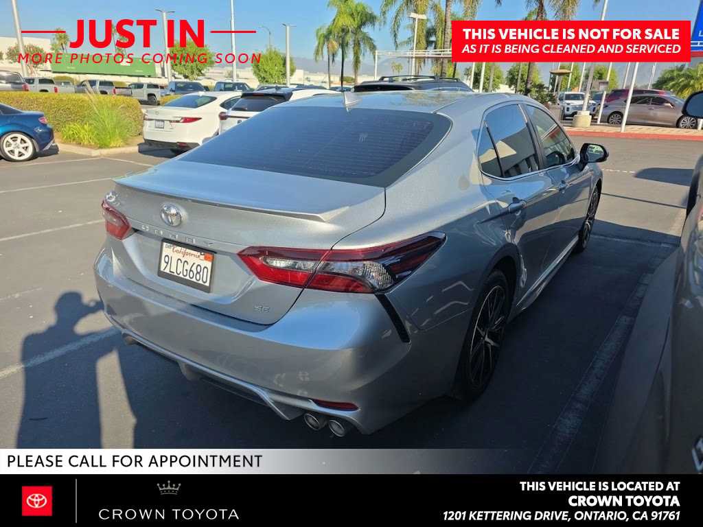 Used 2024 Toyota Camry SE FWD image 3