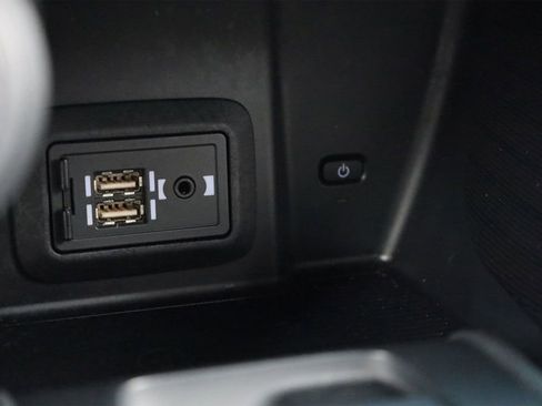 Used 2022 Toyota Venza Limited image 36