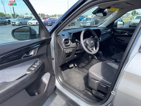 Used 2025 Chevrolet TrailBlazer LT AWD/4WD image 13