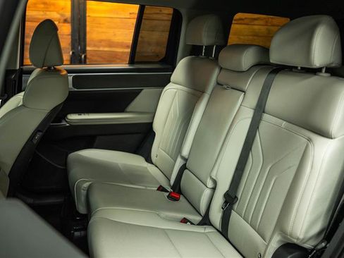 Used 2025 Hyundai Santa Fe SEL AWD/4WD image 11