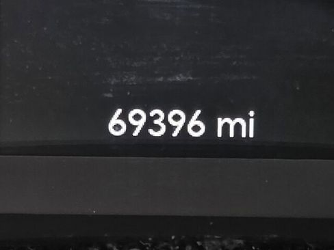 Used 2019 Jeep Cherokee Latitude Plus FWD image 32