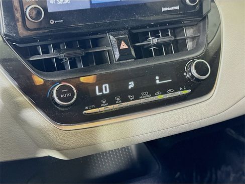 Used 2022 Toyota Corolla LE image 24