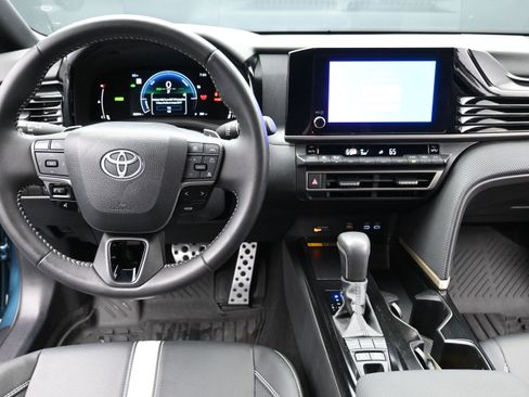 Used 2025 Toyota Camry SE FWD image 20