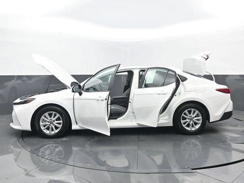 Used 2025 Toyota Camry LE w/ Convenience Package FWD image 34