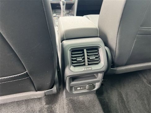 Used 2024 Volkswagen Tiguan SE R-Line image 21