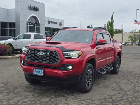 Used 2020 Toyota Tacoma TRD Sport w/ TRD Premium Sport Package AWD/4WD image 15